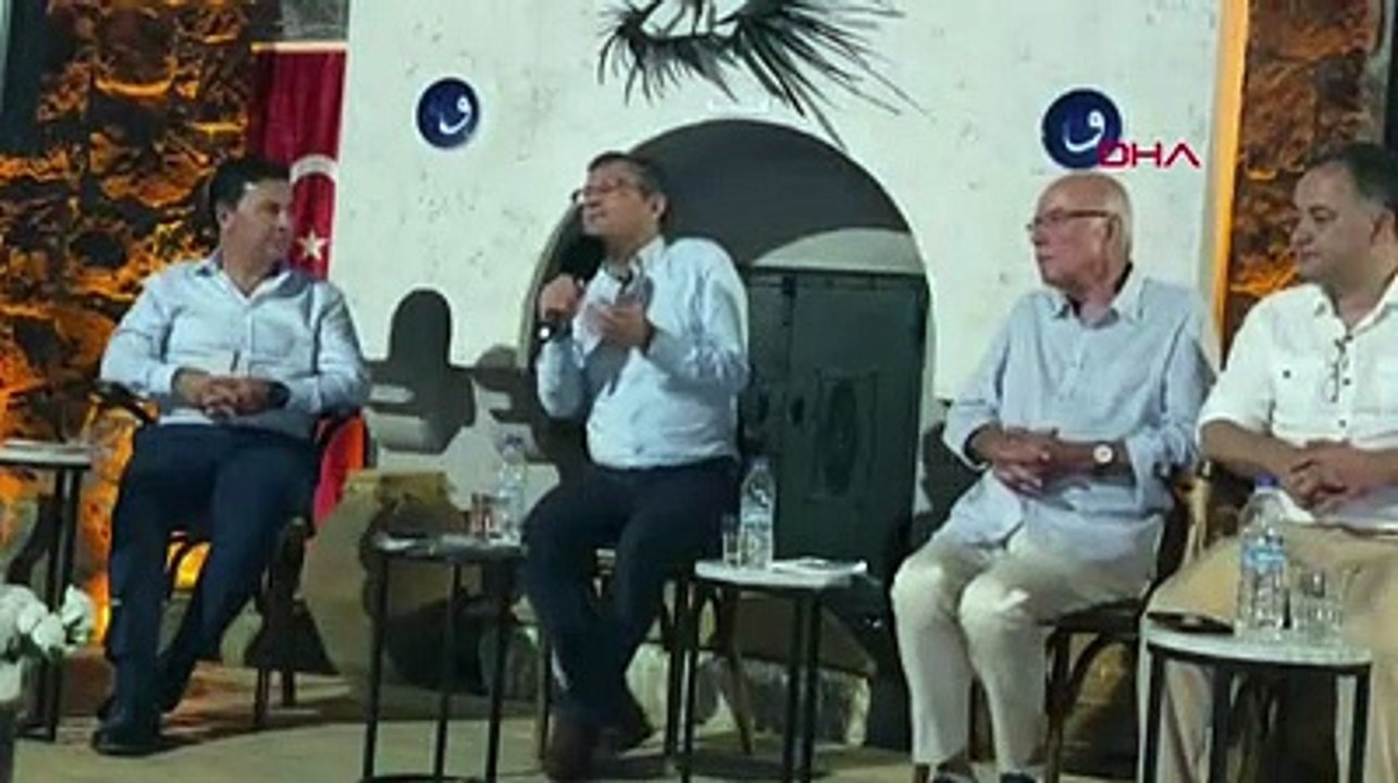 Özgür Özel: Atatürk'ten bahsedip, alkış alarak ilerlenemez
