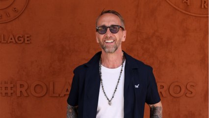 GALA VIDEO – Philippe Caverivière cheveux long et blonds : ce souvenir de jeunesse va vous surprendre !