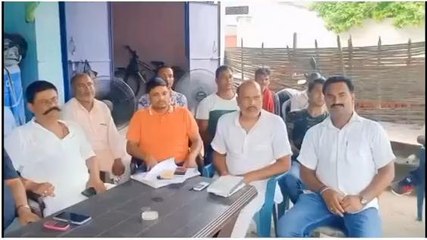 पूर्वी चंपारण: मुखिया पति को मारने आये बदमाशों को ग्रामीणों ने बनाया बंधक, पुलिस को सौंपा