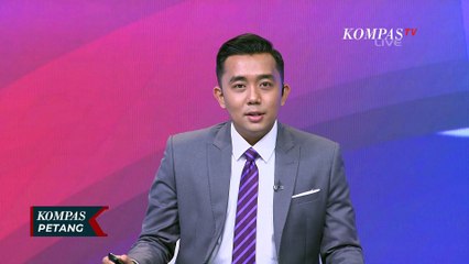 Gibran Blusukan Tempel Stiker Bergambar Ganjar dan Jokowi di Solo