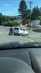 Qu'est-ce qui pourrait mal tourner, tirer une moto avec une camionnette