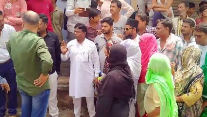 6 माह से खुदी सडक़: अधिकारी पहुंचे तो झेलनी पड़ी नाराजगी