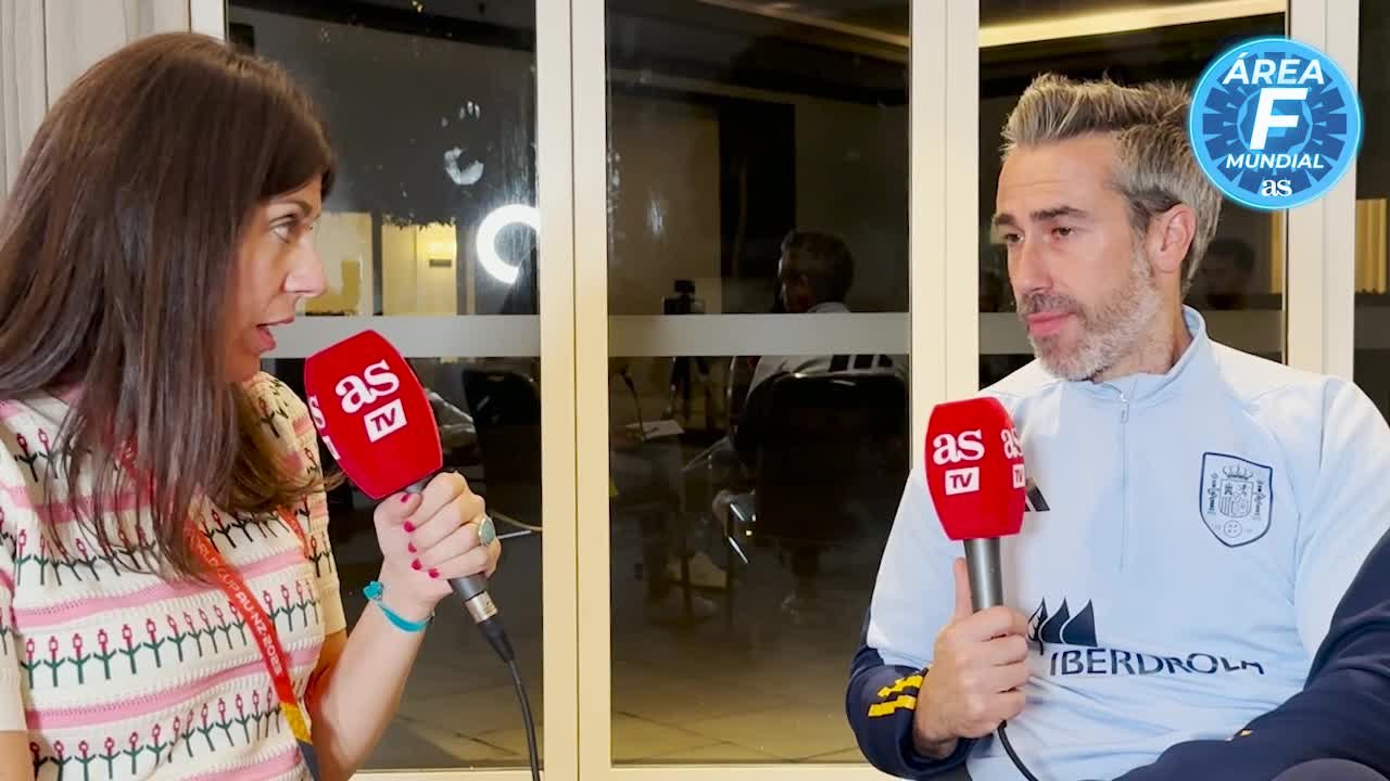 Vilda, sobre Alexia: "Para el fútbol femenino es un orgullo tener a una doble balón de oro"