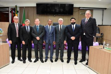 Presidente do TJPB, corregedor-geral de Justiça, juiz e diretor recebem título de cidadão de Sousa