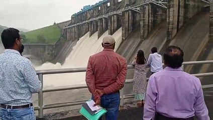 नर्मदा नदी उफान पर, सीजन में पहली बार खुले तवा बांध के गेट