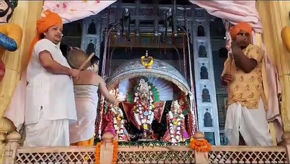 श्रावणी तीज: मंदिरों में सजाई भगवान की झूला झांकी