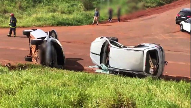 Três pessoas ficam feridas em capotamento na PR-486 em Espigão Azul