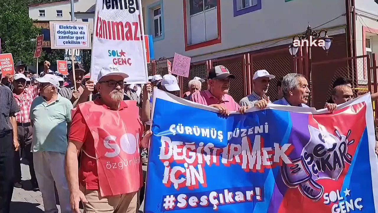 SOL Parti Artvin'de Hayat Pahalılığına Karşı Miting Düzenledi
