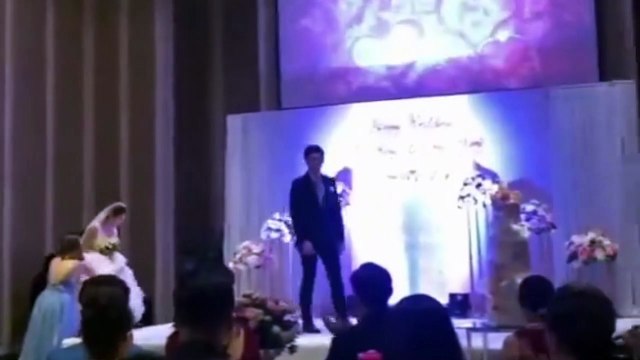 Mostra il filmato del tradimento della moglie e scoppia la r1ssa al matrimonio