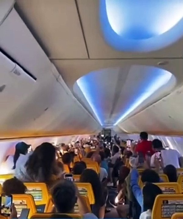 Metti che su un aereo salga Gianni Morandi… è subito Sanremo