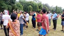 हरे राम हरे कृष्ण.... भजनों पर  करते है व्यायाम, देखें वीडियो
