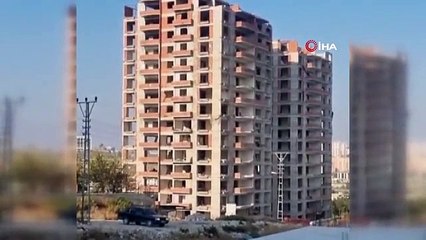 Dinamitle patlatılan 16'şar katlı iki bina bir anda yerle bir oldu...O anlar kamerada