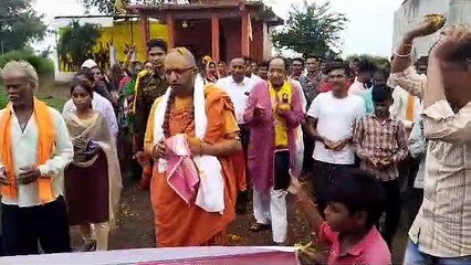 स्नेह यात्रा : मंडलेश्वर का जगह-जगह पुष्प वर्षा से स्वागत