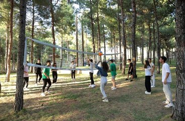 Depremzede gençler heyecan bahçesinde stres attı