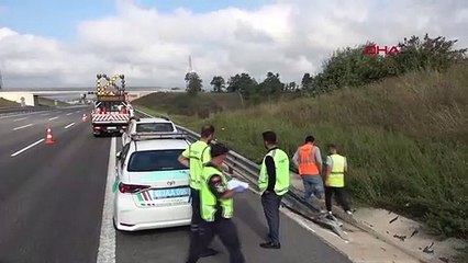 OTOMOBİL 100 METREDEN YUVARLANDI; 3 ÖLÜ 1 YARALI