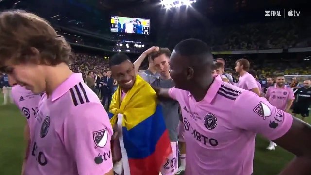 مراسم تتويج انتر ميامي بطلأ لنهائي كأس الدوريات