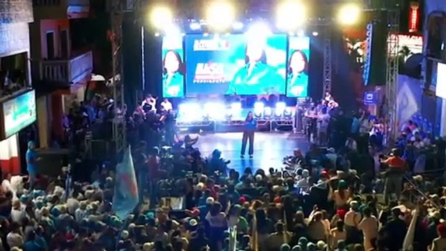 Los ecuatorianos votan en unas elecciones marcadas por el asesinato de Villavicencio