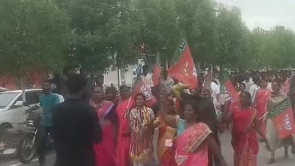 నిర్మల్: బీజేపీ మహిళలపై పోలీసుల లాఠీ ఛార్జ్.. తీవ్ర ఉద్రిక్తత