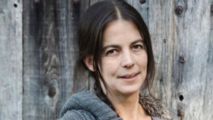 VOICI : "C'est un peu gênant cette phrase" : Karine Le Marchand consternée par un prétendant d'Anaïs (SPOILER)