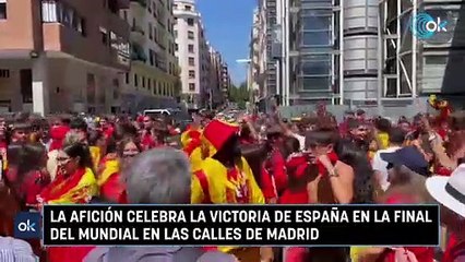 La afición celebra la victoria de España en la final del Mundial en las calles de Madrid