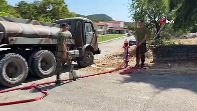 Yunanistan'daki yangına havadan ve karadan müdahale ediliyor