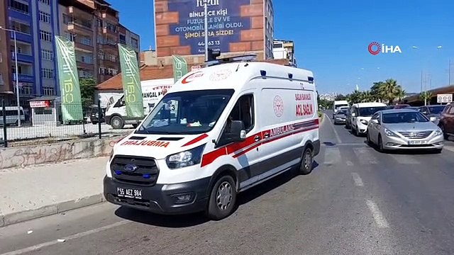 Otomobil kırmızı ışıkta bekleyen motosiklete çarptı: 1 yaralı
