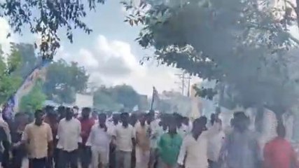 నంద్యాల జిల్లా: టపాసులు పేల్చి వైసీపీ నేతల సంబరాలు