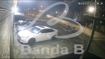 Imagens mostram carro invadindo churrascaria e quase atropelando motoboy no Bairro Alto