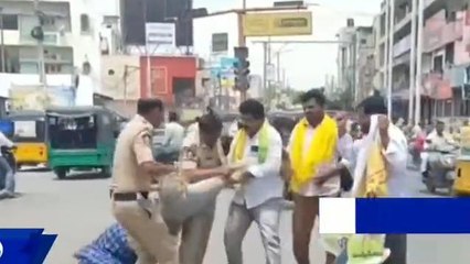 అనంతపురం: జగన్ దిష్టిబొమ్మ దహనానికి యత్నం... అడ్డుకున్న పోలీసులు