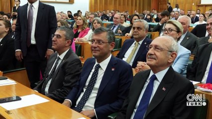 Özgür Özel'den, Sezen Aksu’lu CHP eleştirisi