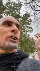 Vocalista de Ke Personajes regaló un camión de juguetes a niños de colegios humiles de Uruguay