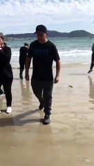 Familiares de despedem de Willen Paredes, pescador encontrado morto após barco desaparecer em SC