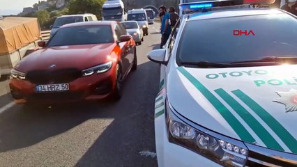 Une jeune fille de 15 ans décède après avoir sauté d'une ambulance en marche