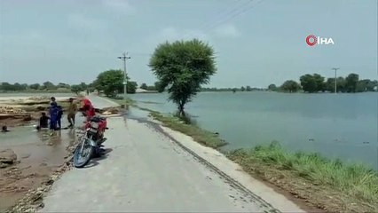 Pakistan'da sel tehlikesi: 100 bin kişi tahliye edildi