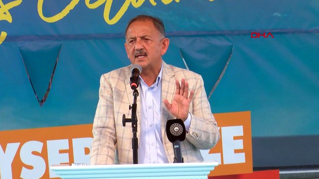 BAKAN ÖZHASEKİ DIŞARIDAN GELEN HERKES 'DEPREMİN 4'TE 1'İ BİZDE OLSA ALTINDAN KALKAMAZDIK' DEDİ