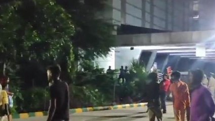 नोएडा: स्ट्रीट लाइट लगाते वक्त हुआ दर्दनाक हादसा,एक की मौत, छह घायल