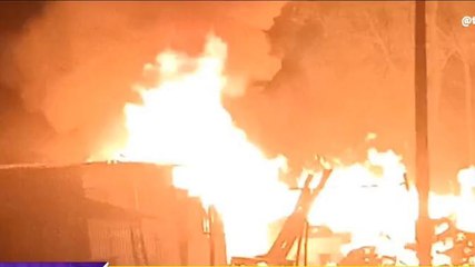 बड़ा हादसा: अचानक लगी भीषण आग में जलकर 4 घर राख, लाखों की संपत्ति खाक,देखें वीडियो