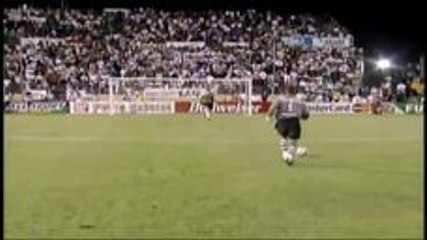       ̀ '́  Les américains font vraiment rien comme les autres ... en plus d'appeler le football "soccer", voici comment ils tiraient leurs penalties à l'époque en MLS ! 