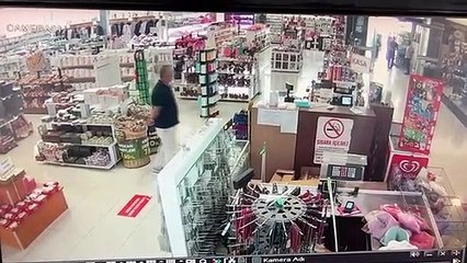 DİNLENME TESİSİNDE BEDAVA YEMEK KAVGASI