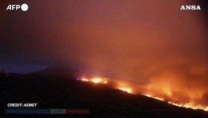 Spagna, l'incendio a Tenerife visto in timelapse