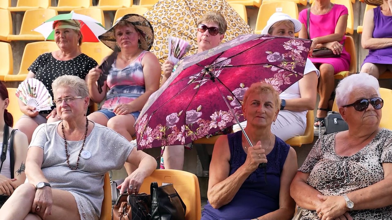 Gazeta Lubuska. Kostrzyn nad Odrą. Folklor w Kostrzynie nad Odrą. Zespołu ludowe po raz 11. zaprezentowały się w amfiteatrze