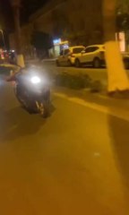 Kasksız Motosiklet Sürücüsünün Tehlikeli Sürüş Anları Kaydedildi