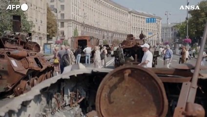 Download Video: Ucraina, a Kiev in mostra blindati russi distrutt