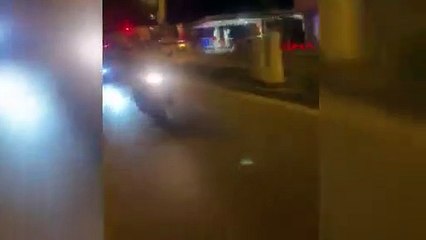 Uzanarak motosiklet süren maganda ölüme davetiye çıkarttı!