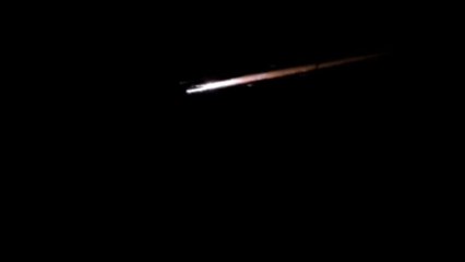 'This is so incredible!' - Huge meteor lights up the night sky as it falls