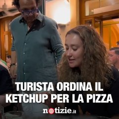 Turista ordina il ketchup per la pizza