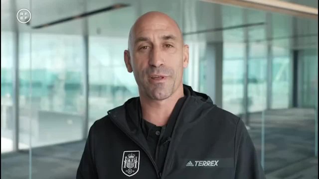 Rubiales pide perdón por el beso a Jenni