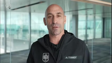 Rubiales pide perdón por el beso a Jenni