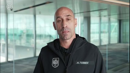 Rubiales se disculpa tras el 'polémico' beso a Jenni Hermoso