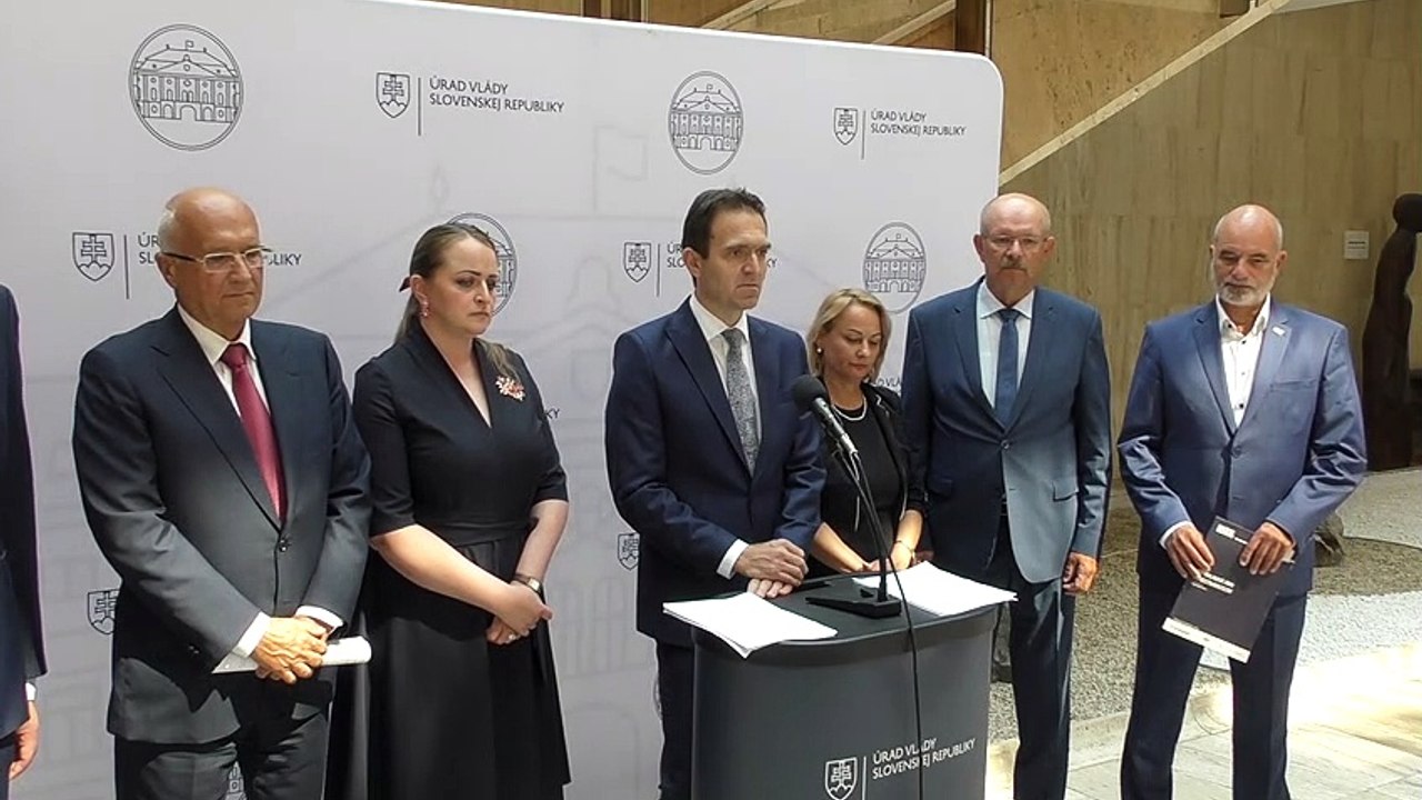 ZÁZNAM: Premiér: Mesačná minimálna mzda v roku 2024 bude vo výške 750 eur